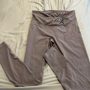 Lululemon Size 8 light purple leggings